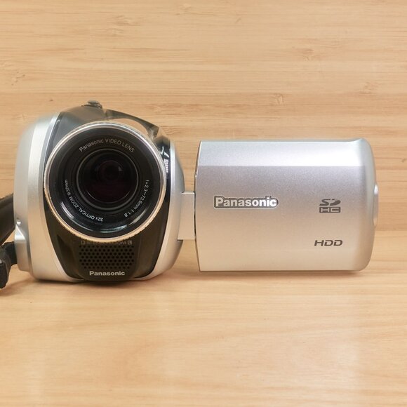 Share Panasonic SDR-H18 Digital Camcorder / 32x Optical Zoom / 32GB HDD / Japan - Picture 1 of 8